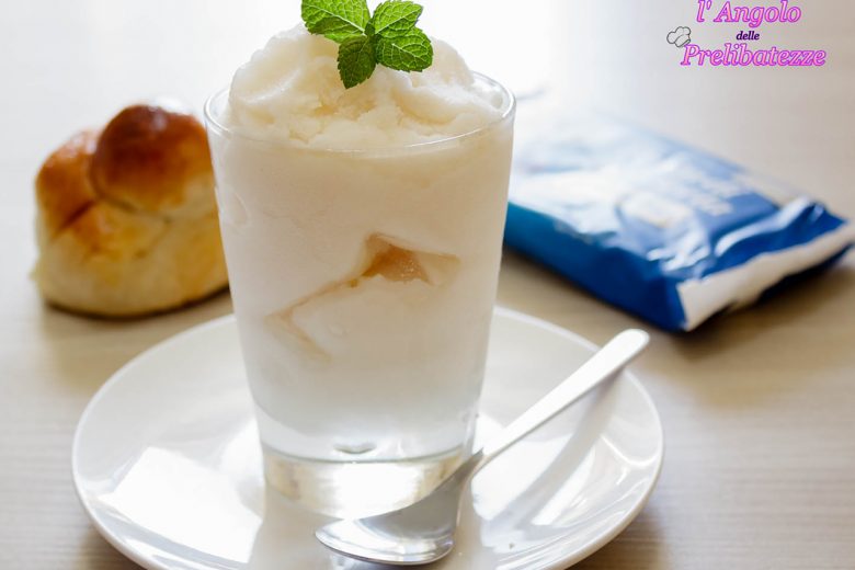 granita-siciliana-al-gusto-di-mandorla