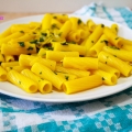 rigatoni allo zafferano e prezzemolo