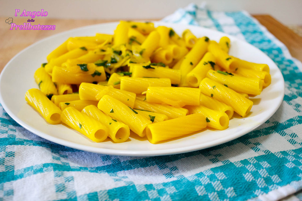 rigatoni allo zafferano e prezzemolo