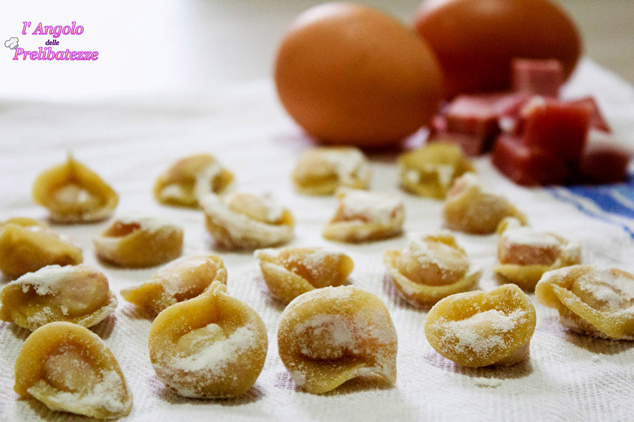caramelle di pasta fresca al ripieno di crudo e mortadella