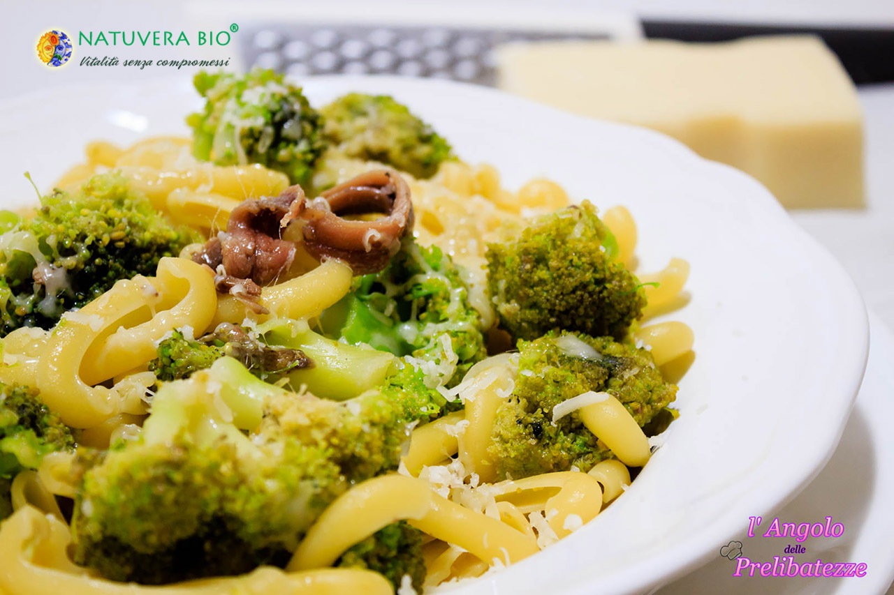 spaccatelle-con-broccoli-saltati-e acciughe-e-con-cosacavaddu