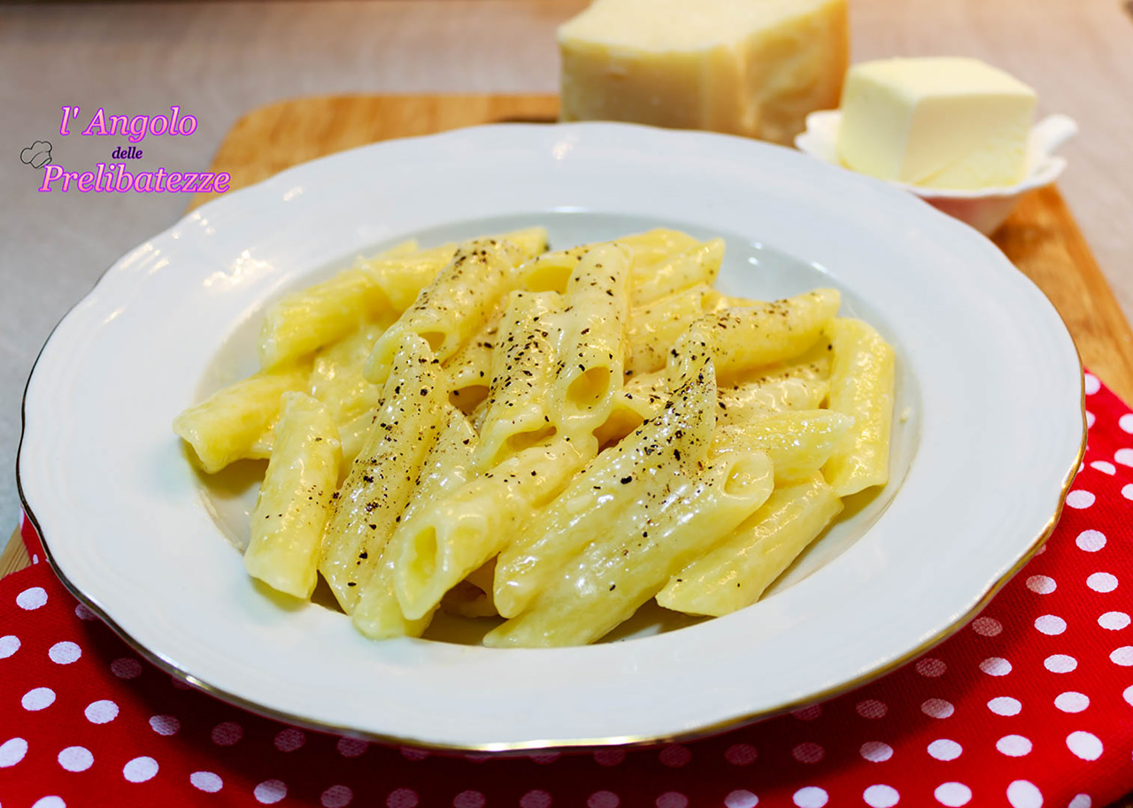 Pasta burro e parmigiano (pennoni trafilati al bronzo di Gragnano ...