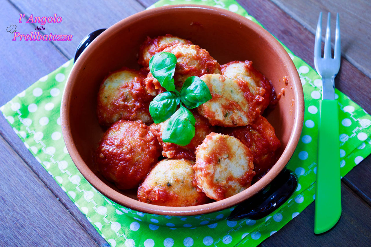 polpette-di-ricotta-al-sugo-di-pomodoro