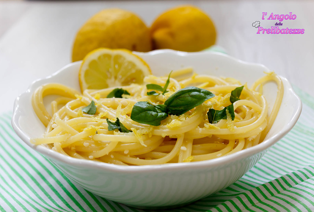 Spaghetti al limone al profumo di basilico. Ricetta veloce e con ...