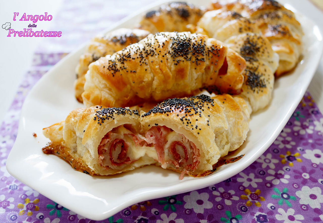 cornetti-di-sfoglia-salati-ripieni-di-speck-e-mozzarella