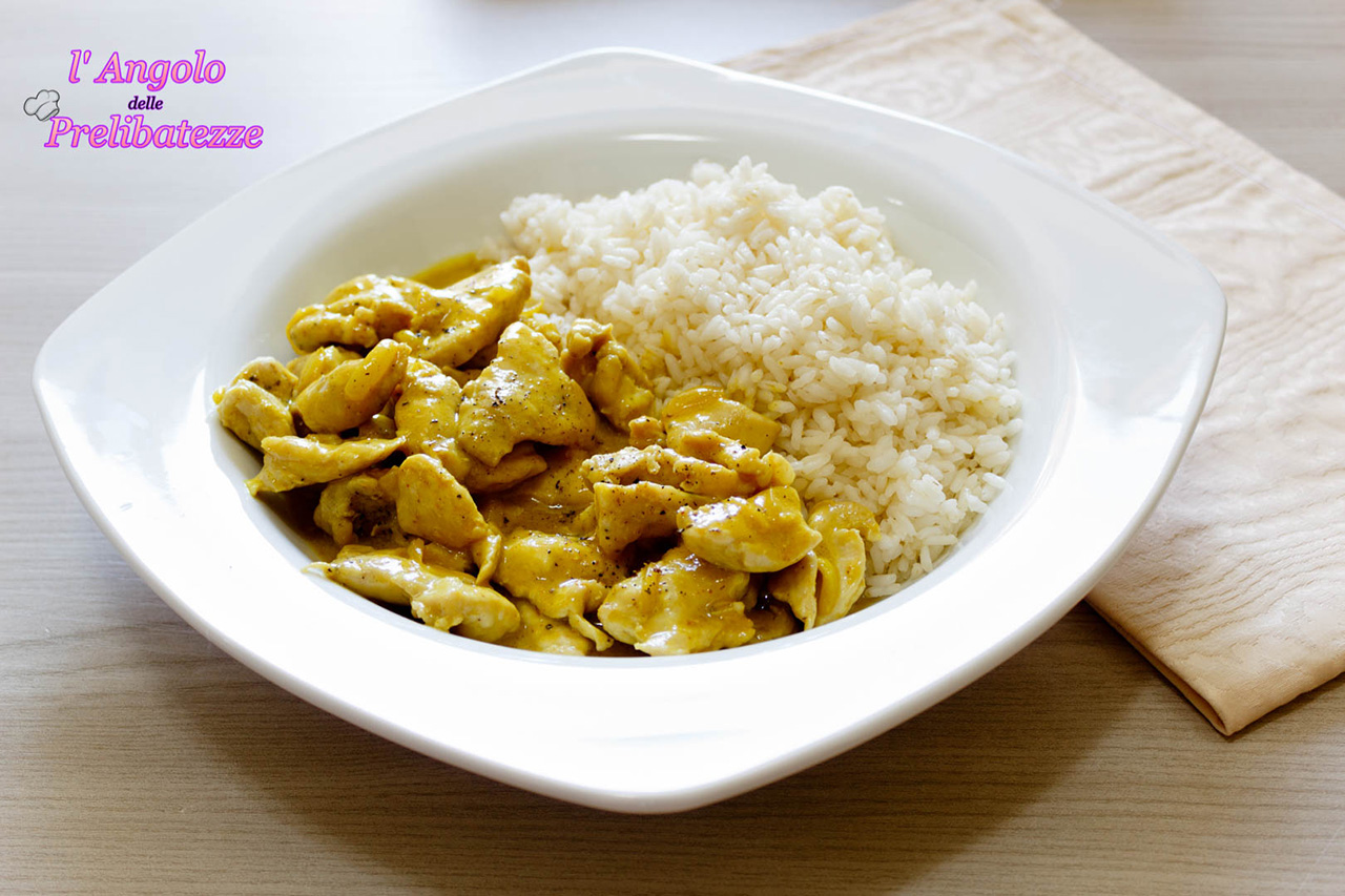 Pollo Con Salsa Al Curry E Riso Bianco L Angolo Delle Prelibatezze