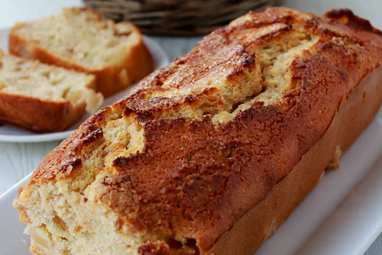 plumcake-poco-dolce-con-yogurt-magro-e-mela