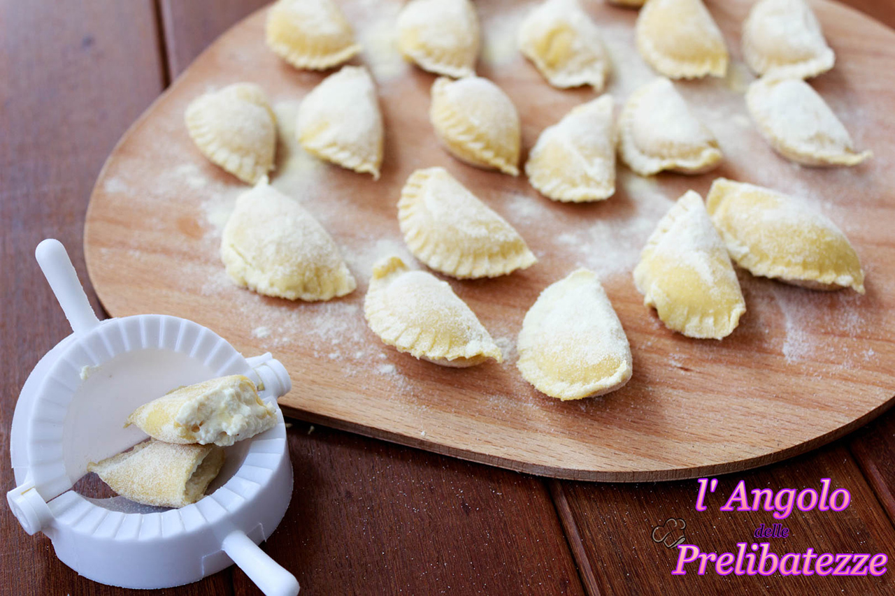 Ravioli Ripieni Di Ricotta Freschi E Fatti A Mano Una Ricetta Davvero Buona L Angolo Delle Prelibatezze