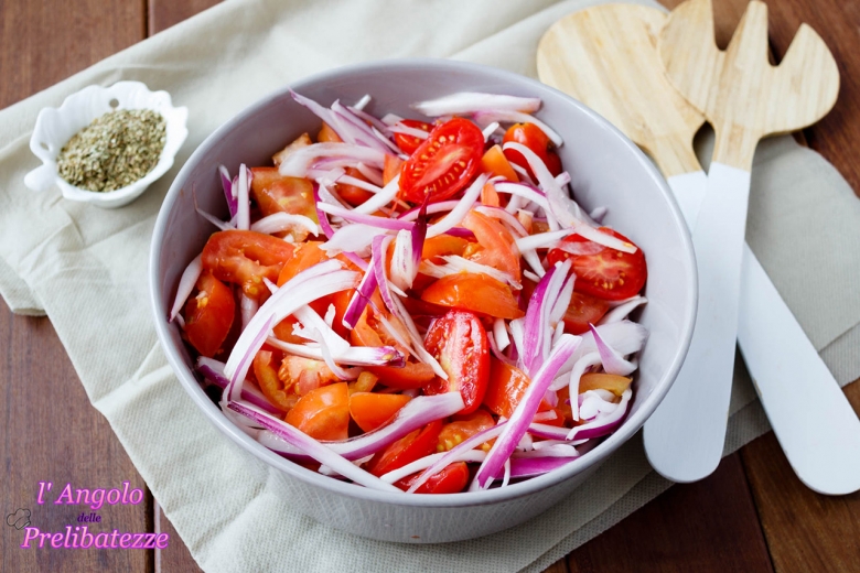 insalata-estiva-di-pomodori-e-cipolla-rossa-di-tropea