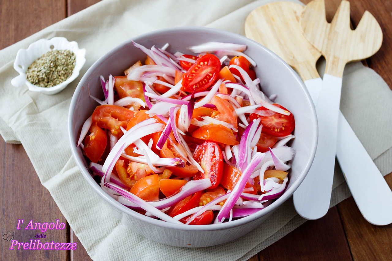 insalata-estiva-di-pomodori-e-cipolla-rossa-di-tropea