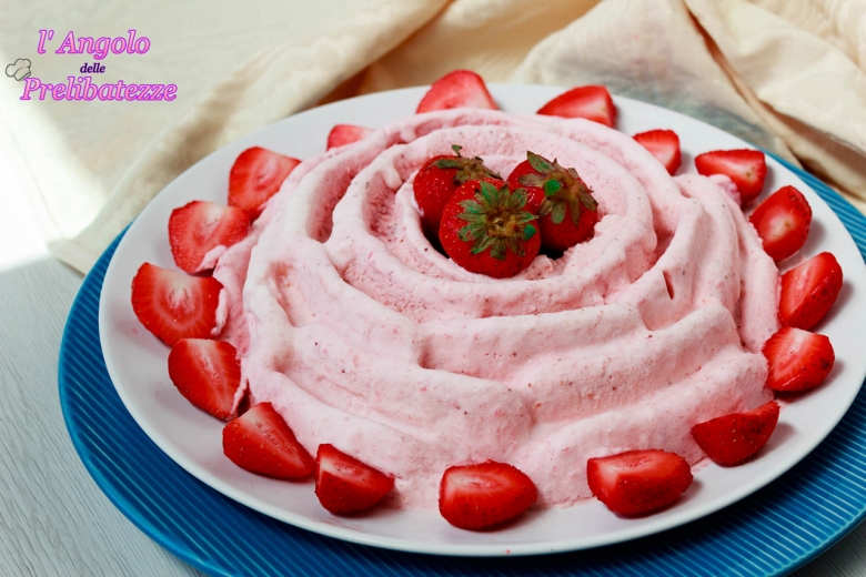 bavarese-alle-fragole-con-soli-tre-ingredienti