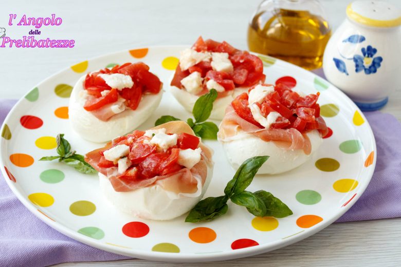 cestini-estivi-di-mozzarella-prosciutto-crudo-e-pomodorini