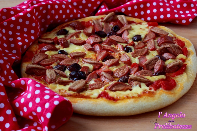 pizza-würstel-gouda-ed-olive-taggiasche-lievito-madre