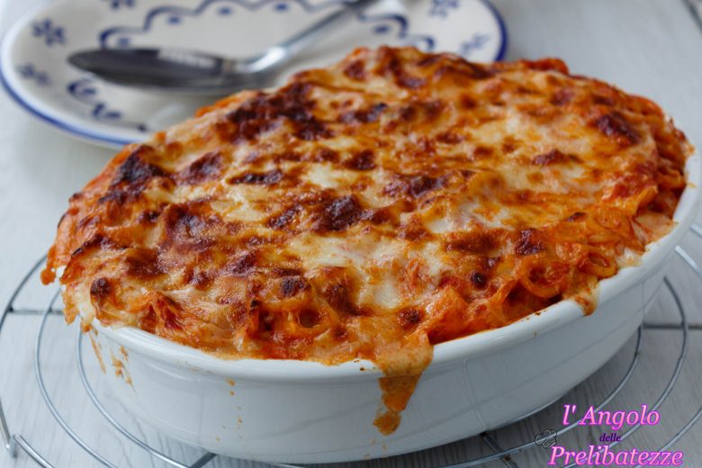 anelletti-al-forno-con-prosciutto-cotto-formaggio-filante-e-besciamella