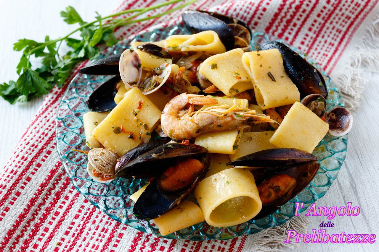 Calamarata Ai Frutti Di Mare Con Cozze Vongole E Gamberi L Angolo Delle Prelibatezze