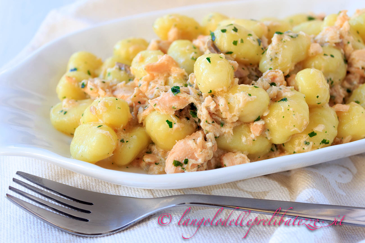 Gnocchi Di Patate Al Salmone Primo Piatto Facile E Raffinato L Angolo Delle Prelibatezze