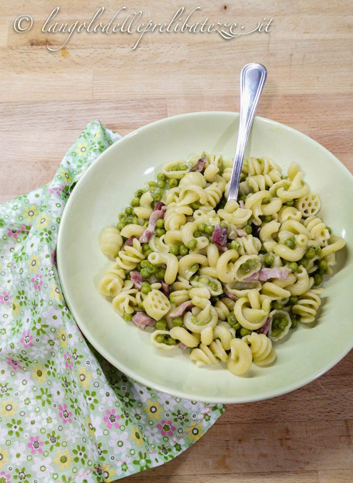 Pasta mista con piselli e speck. Cremosa e senza brodo | l'Angolo delle ...