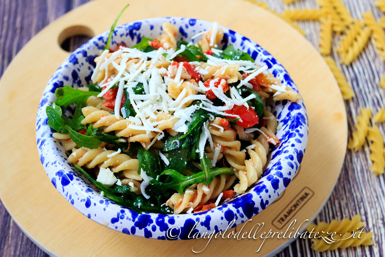 fusilli-con-rucola-e-pomodorini-alla-siciliana