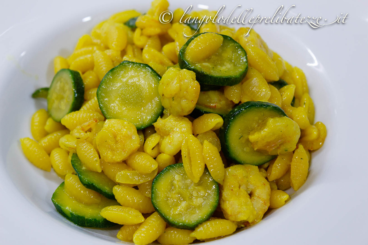 gnocchetti-sardi-zucchine-gamberetti-e-zafferano